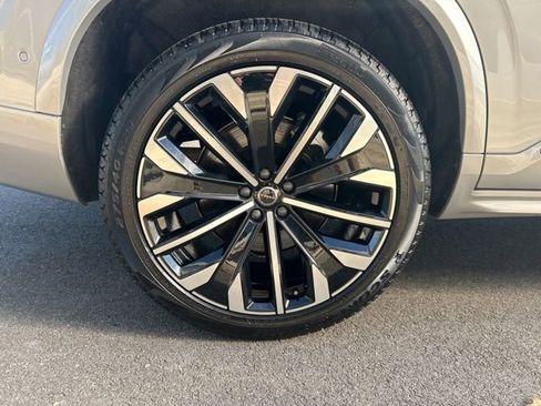 Certified 2025 Volvo XC90 B6 Plus image 9