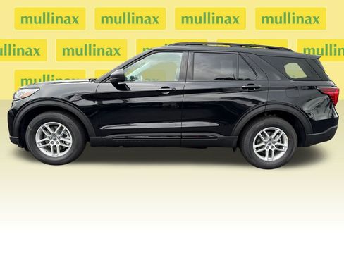 New 2026 Ford Explorer Active RWD image 2