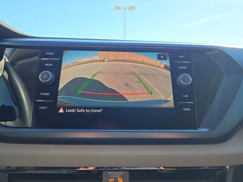 Used 2022 Volkswagen Taos SE image 14