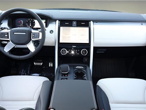 New 2026 Land Rover Discovery Limited Edition image 14