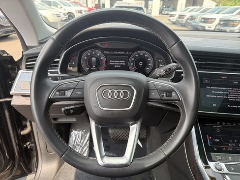 Used 2023 Audi Q8 Premium AWD/4WD image 21