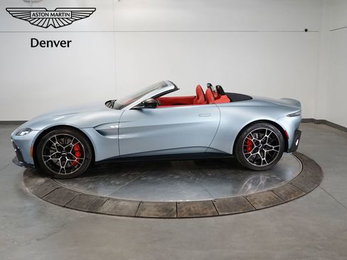 Used 2021 Aston Martin V8 Vantage Roadster image 2