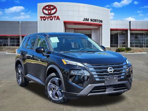 Used 2025 Nissan Rogue SV image 1