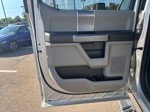 Used 2019 Ford F350 XLT w/ XLT Premium Package AWD/4WD image 25
