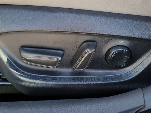 Used 2024 Toyota Camry SE image 20