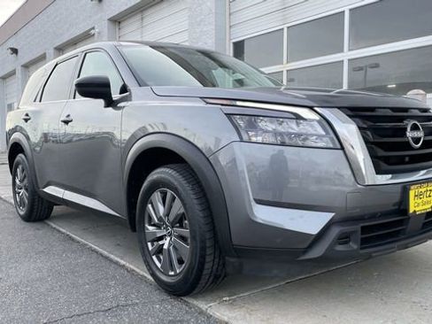 Used 2024 Nissan Pathfinder S image 10