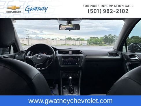 Used 2018 Volkswagen Tiguan SE AWD/4WD image 21