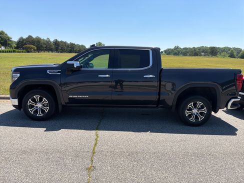 Certified 2025 GMC Sierra 1500 SLT RWD image 7