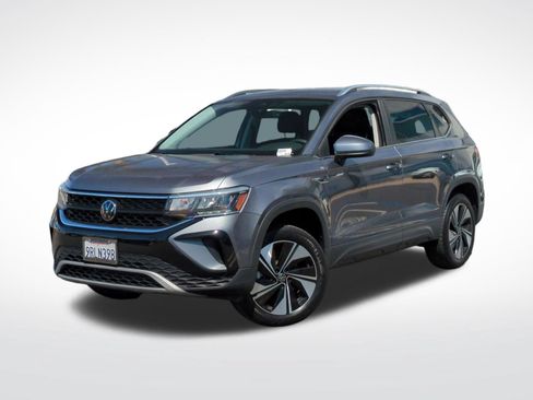 Used 2024 Volkswagen Taos SE AWD/4WD image 1