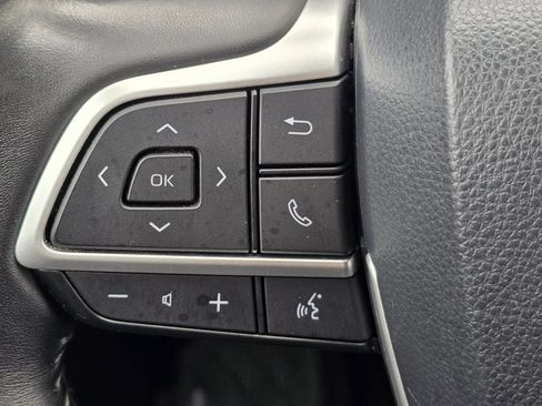 Used 2024 Toyota Highlander LE AWD/4WD image 14