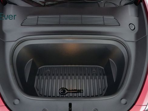 Used 2024 Tesla Model Y Performance image 28