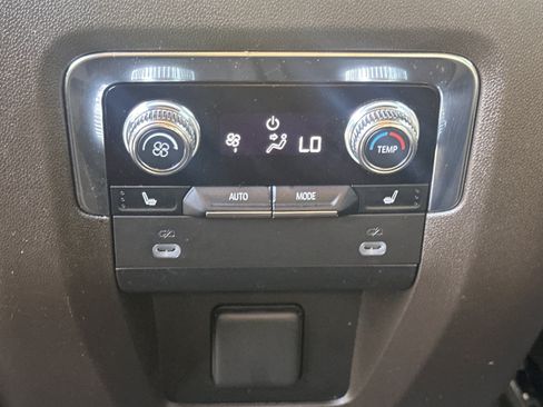 Used 2024 GMC Yukon SLT w/ SLT Luxury Package AWD/4WD image 24