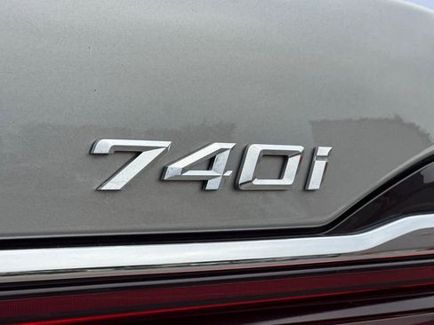 Used 2022 BMW 740i w/ M Sport Package image 32