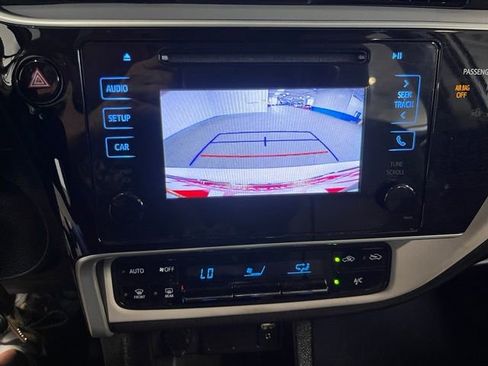 Used 2017 Toyota Corolla LE w/ Carpet Mat Package (TMS) FWD image 28