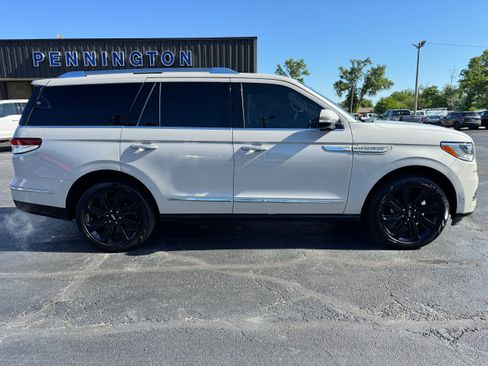 Used 2024 Lincoln Navigator Reserve AWD/4WD image 8