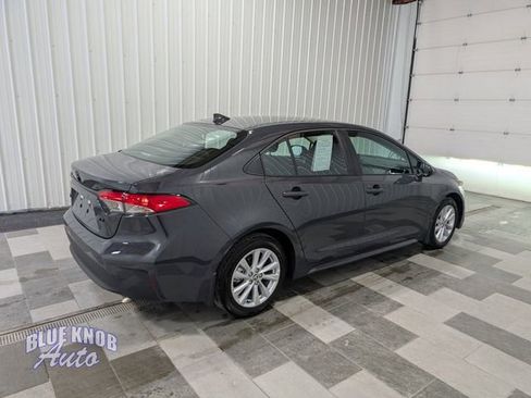 Used 2025 Toyota Corolla LE w/ LE Premium Package image 4