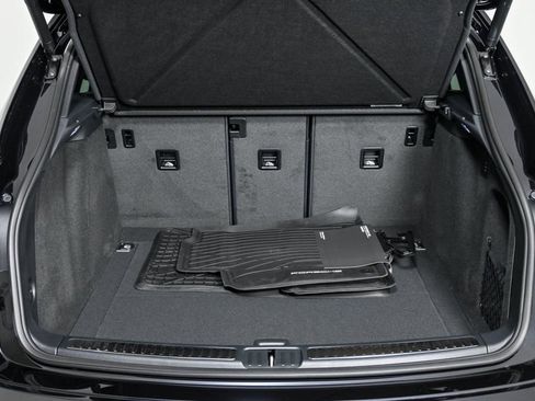 New 2026 Porsche Macan AWD/4WD image 30