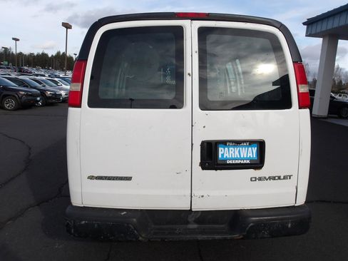 Used 2003 Chevrolet Express 2500 image 4