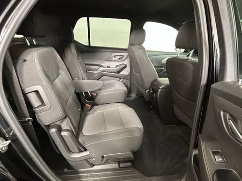 Used 2022 Chevrolet Traverse LT FWD image 33