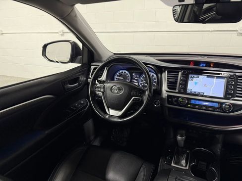 Used 2017 Toyota Highlander Limited Platinum image 22