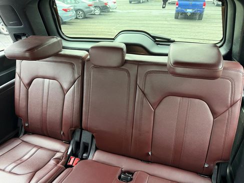 Used 2024 Ford Expedition Limited image 21