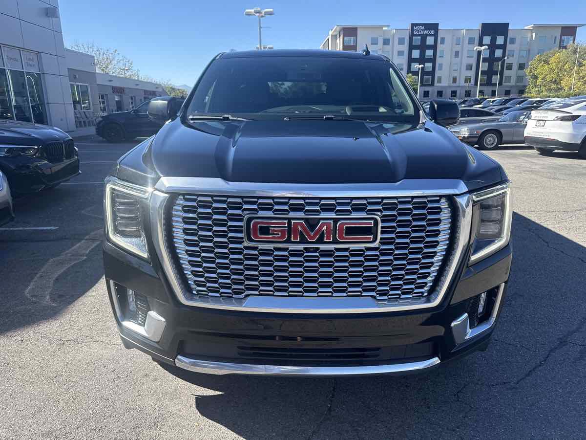 Used 2022 GMC Yukon XL Denali AWD/4WD image 3