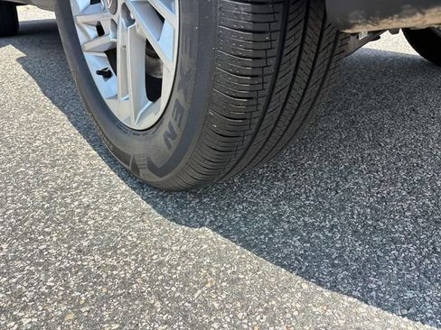 Certified 2025 Hyundai Tucson SE AWD/4WD image 9