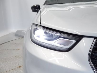 New 2026 Chrysler Pacifica Select