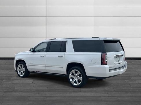 Used 2020 GMC Yukon XL Denali w/ Denali Premium Package image 3