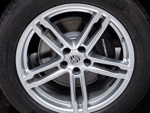 Certified 2026 Porsche Macan AWD/4WD image 11
