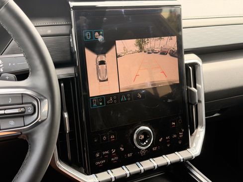 Used 2025 GMC Acadia Elevation FWD image 25