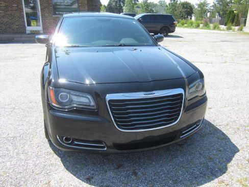 Used 2013 Chrysler 300 S RWD image 3