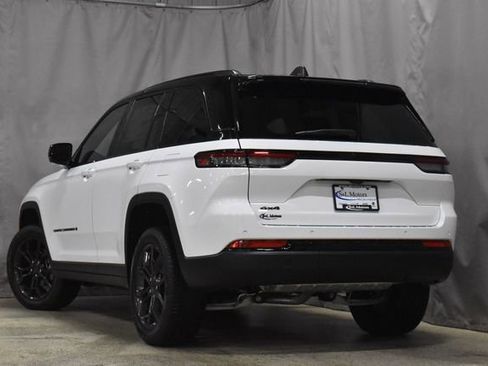 New 2025 Jeep Grand Cherokee Limited image 2