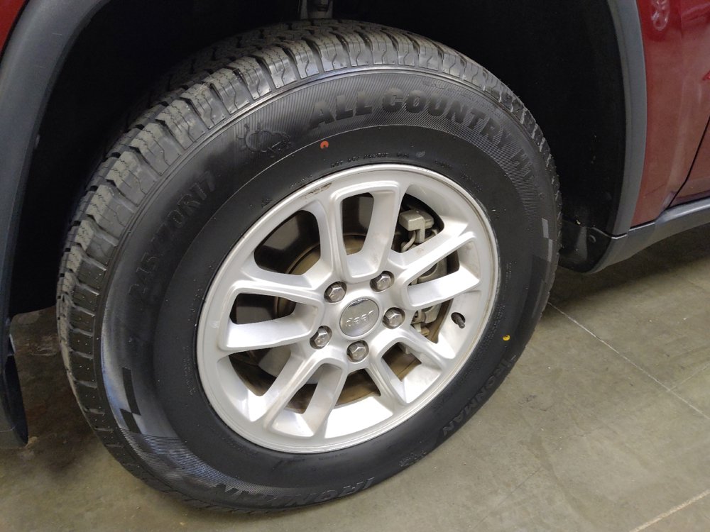 Used 2019 Jeep Grand Cherokee Laredo RWD image 31