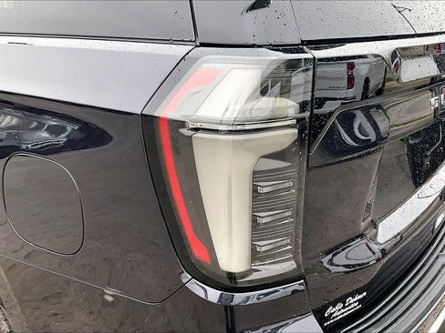 New 2026 Chevrolet Suburban Premier w/ Sun And Tow Package AWD/4WD image 21