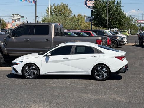 Used 2025 Hyundai Elantra Limited FWD image 2