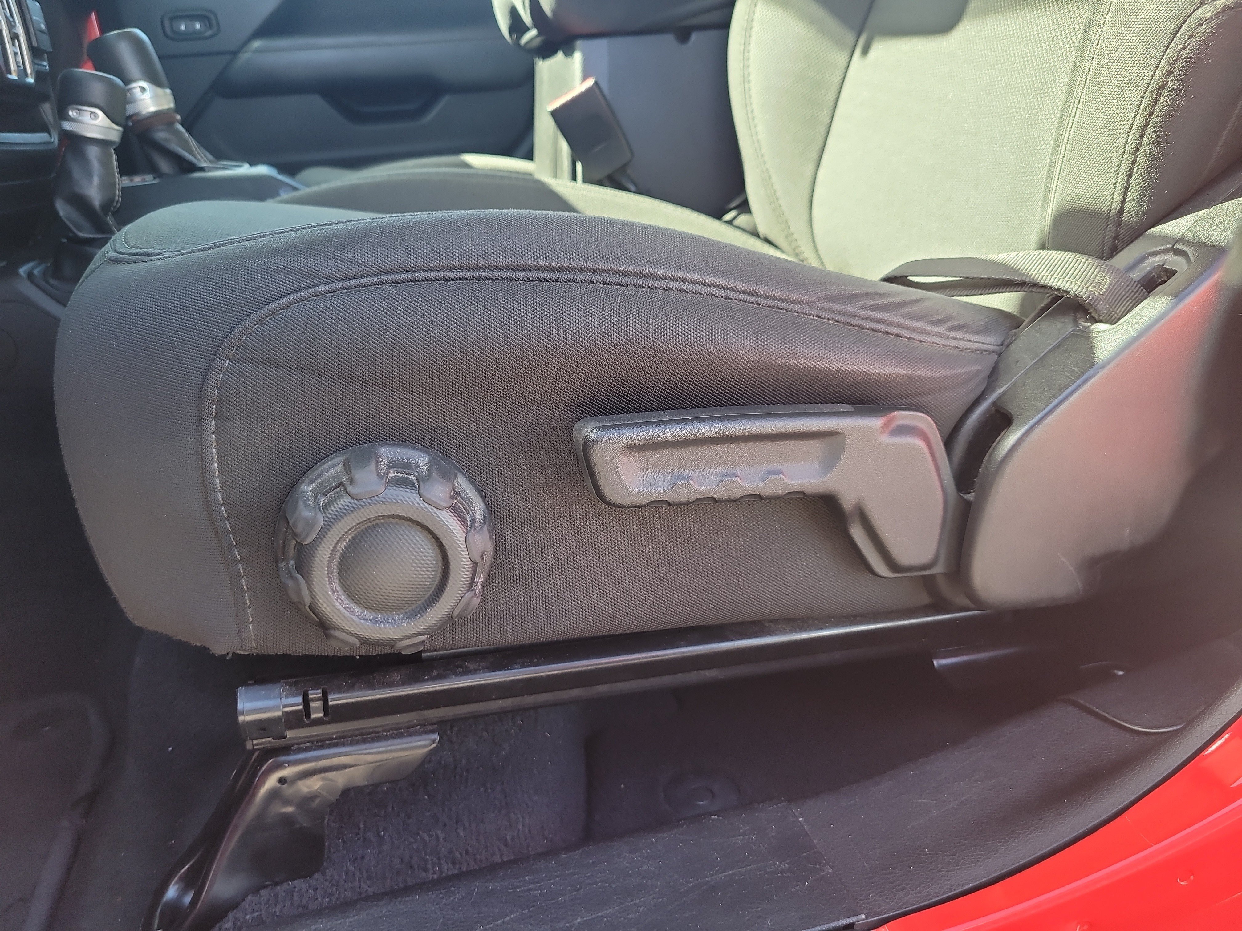 Used 2019 Jeep Wrangler Unlimited Sahara AWD/4WD image 17