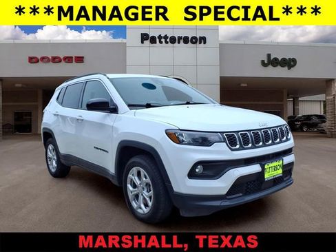 Used 2024 Jeep Compass Latitude AWD/4WD image 1