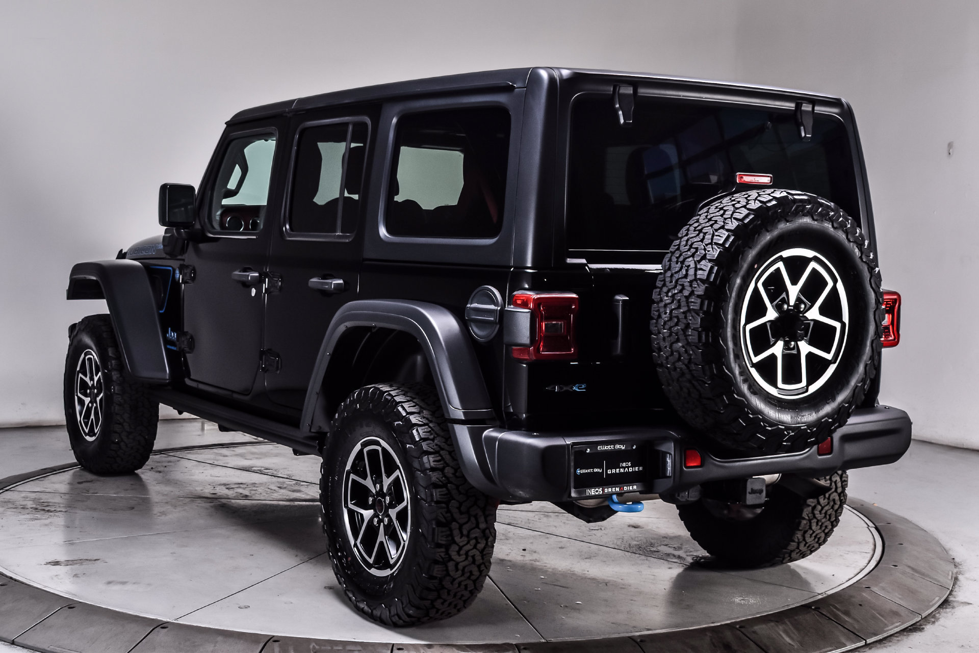 Used 2023 Jeep Wrangler Unlimited Rubicon 4xe AWD/4WD image 4