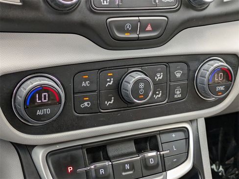 Used 2023 GMC Terrain SLT image 17