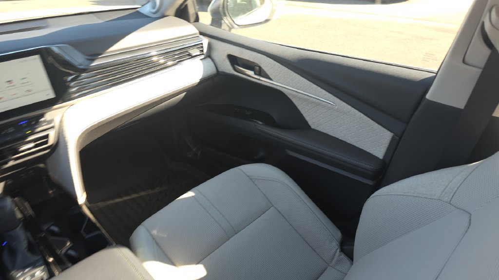 Used 2025 Toyota Camry XLE w/ Premium Package AWD/4WD image 26