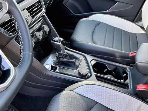 Certified 2022 Volkswagen Taos SEL image 22