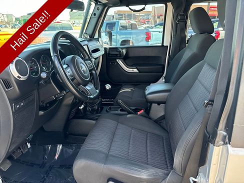 Used 2012 Jeep Wrangler Rubicon w/ PWR Convenience Group image 9