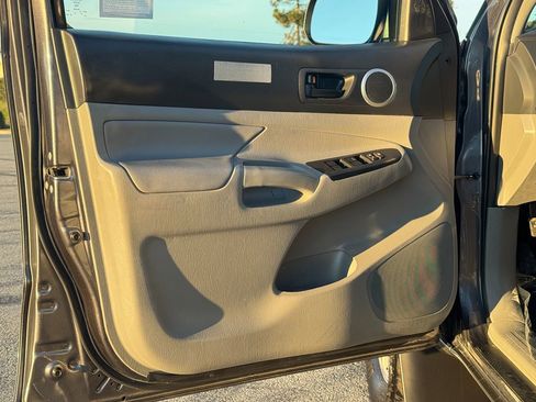 Used 2012 Toyota Tacoma 4x4 Double Cab image 22