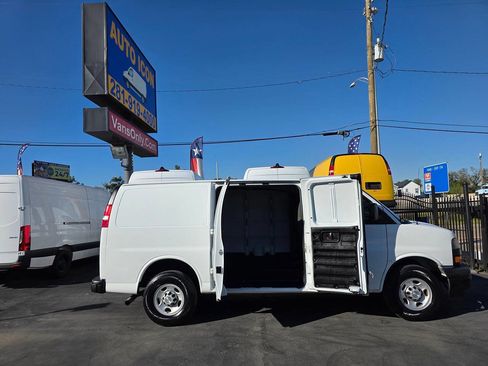Used 2020 Chevrolet Express 2500 2500 3dr Cargo Van w/ Safety Package image 5