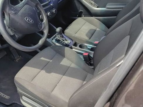Used 2017 Kia Forte LX FWD image 5