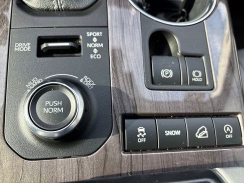 Used 2022 Toyota Highlander Platinum image 17