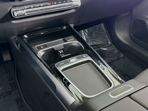 New 2026 Mercedes-Benz GLB 250 image 5