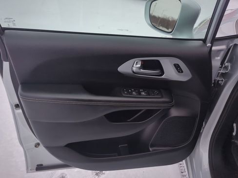 Used 2022 Chrysler Pacifica Touring-L w/ S Appearance Package image 41