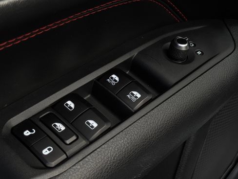Used 2025 Jeep Compass Trailhawk AWD/4WD image 13